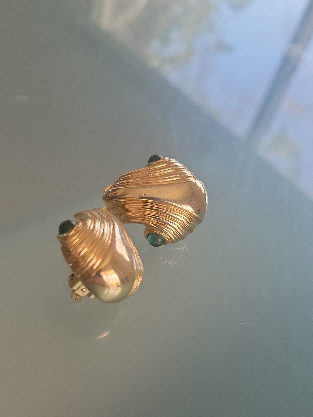 Vintage Gucci Chunky Mollusk Clip On Golden Earrings Glass Cabochon Emerald